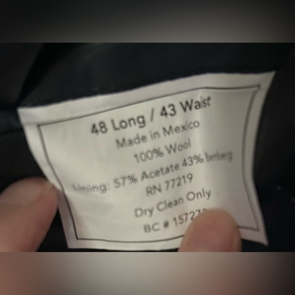 Pronto Uomo Classic Men's gray plaid Blazer and pant suit set 48”L 43” waist - Picture 6 of 11